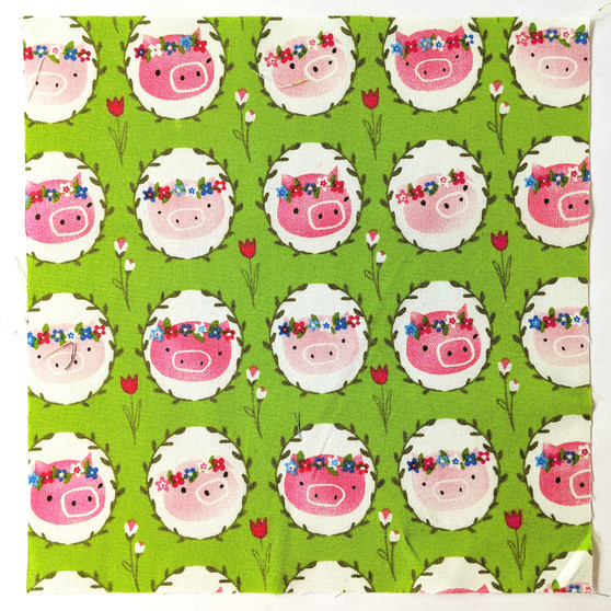 Pretty Piggies Cameo's on Green - 8 1/2" Sq