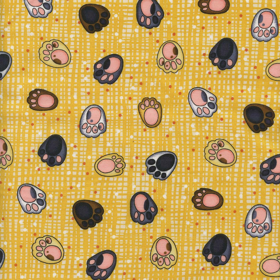 Fabric-Quilt Paws: Pawprints tossed on Yellow Plaid, SKU# 112-10331