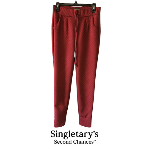 Like an Angel women’s jogger pants in quilted red. Features drawstring waist, side pockets, and cuffed ankles. Size Large. Like an Angel women’s jogger pants in quilted red. Features drawstring waist, side pockets, and cuffed ankles. Size Large.