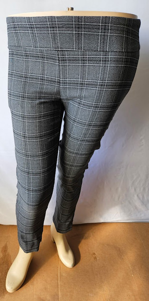 Classic plaid pull-on pants by Zac & Rachel. Size 8 with stretch fabric and tapered ankle slit detail. A versatile and comfortable style for casual or professional wear.