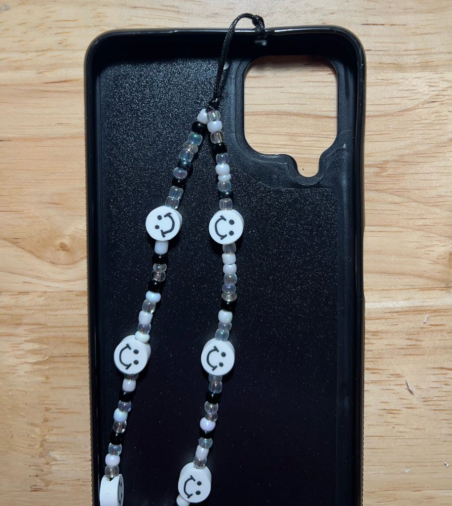 How to attach a phone charm to your case in 4 easy steps