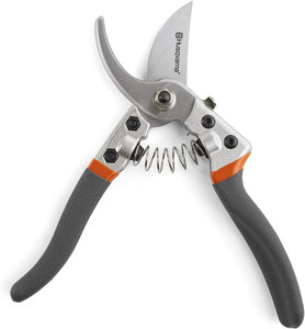 Husqvarna Functional Bypass Hand Pruner - 599633101 Husqvarna Functional Bypass Hand Pruner - 599633101