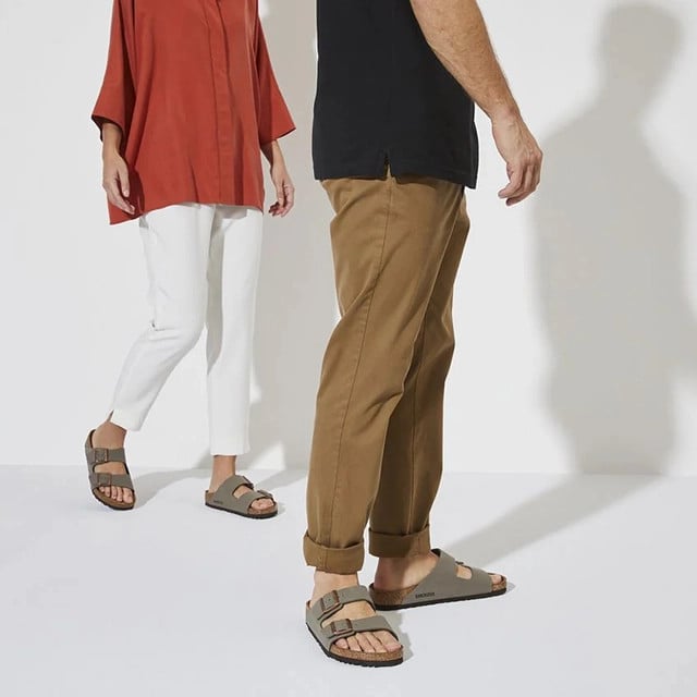 Birkenstock Arizona Sandal – Birkibuc Stone – Unisex