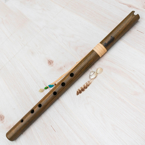 professional quenacho flute made in Guayacam Wood tuned in Re with ergonomic design