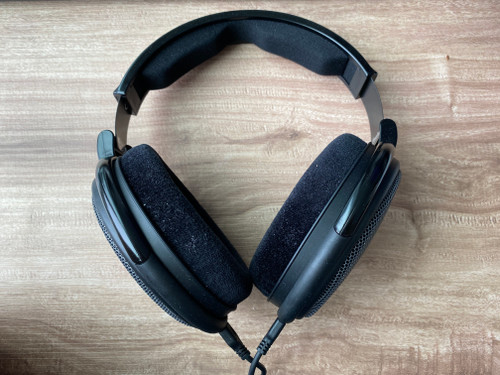 [Sample] Sennheiser Headphones