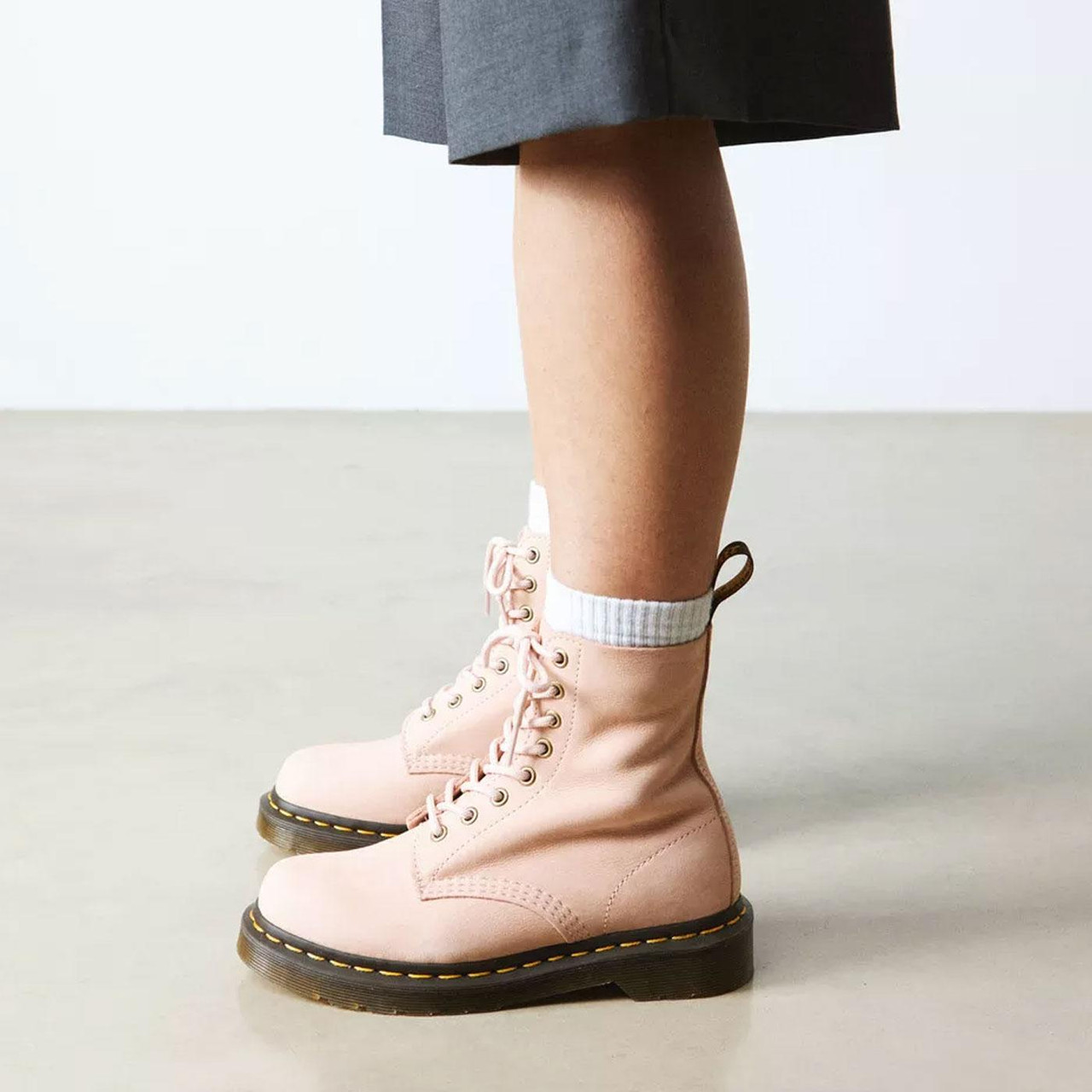 1460 Pascal DR MARTENS Powder Pink Leather Boots