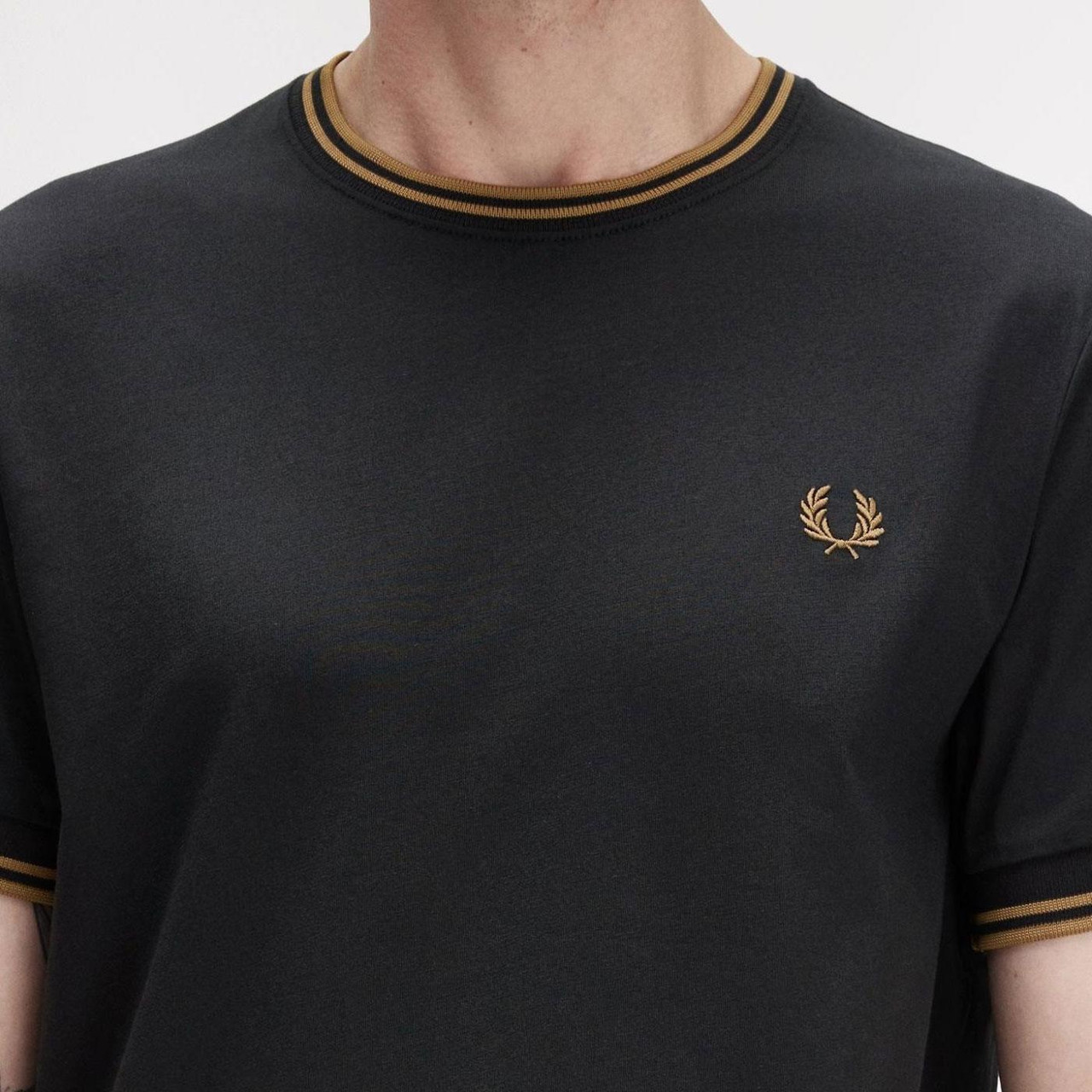 FRED PERRY M1588 Twin Tipped T-Shirt Black/Shaded Stone FRED PERRY M1588 Twin Tipped T-Shirt Black/Shaded Stone