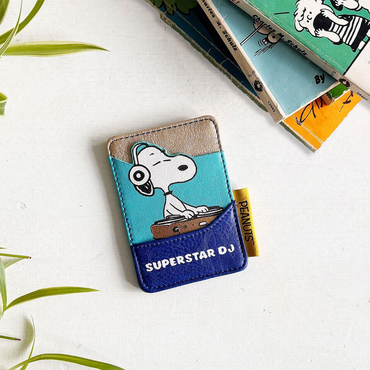 Peanuts Retro Superstar Snoopy DJ Cardholder