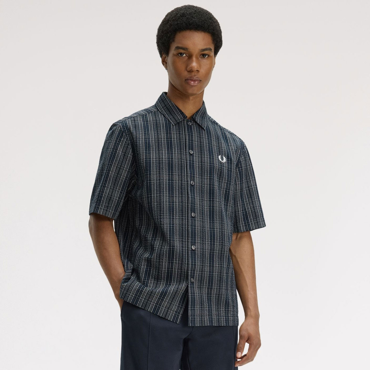 トップス Fred Perry Short Sleeve Shirt F8684 Fred Perry Seersucker Ivy League Mod Check Short Sleeve Shirt in Navy