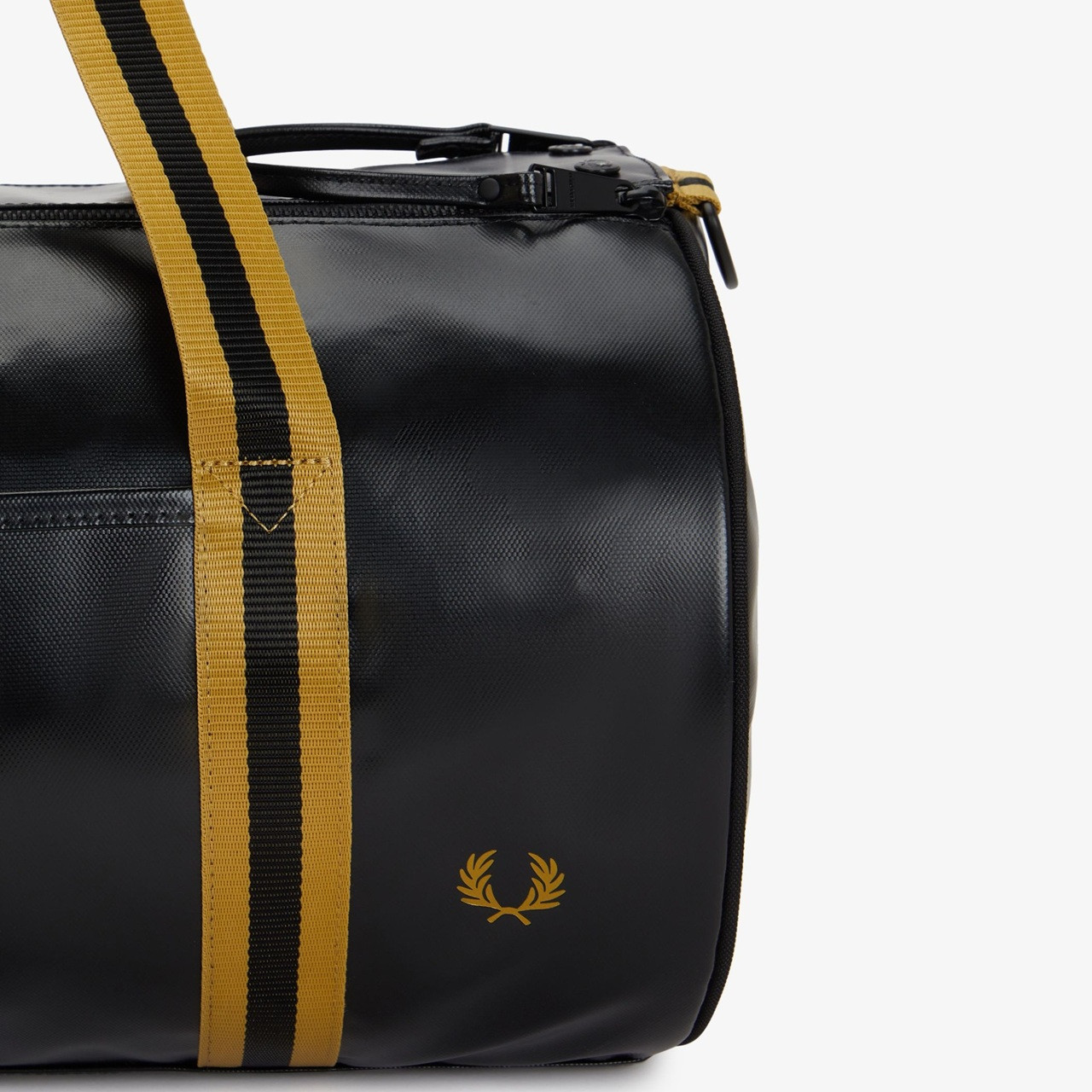 FRED PERRY ドラムバッグ ブラック/イエロー Fred Perry Classic Tipped Barrel Bag in Black/Gold