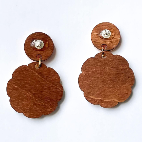 Madcap England x Ada Binks Retro 1970s Daisy Flower Cut-Out Drop Earrings in Green/Ivory