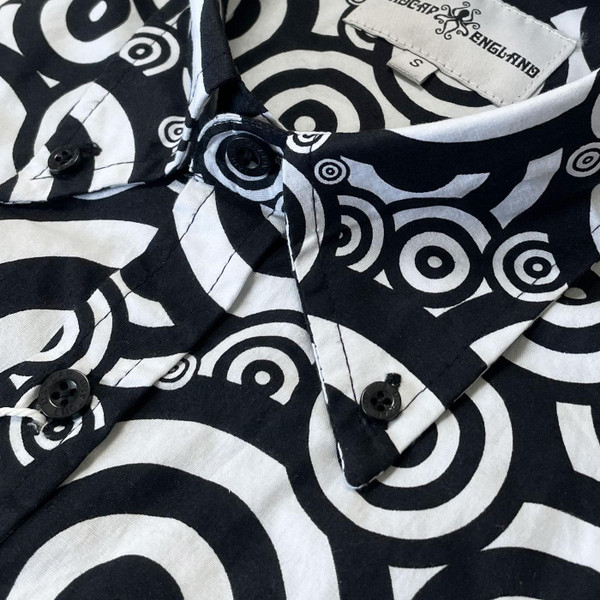 Madcap England Trip Oz Print 60s Mod Shirt in Black and White