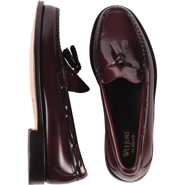 Overhead of Bass Weejuns Mens Heritage Larkin Tassel Loafers in Wine Leather