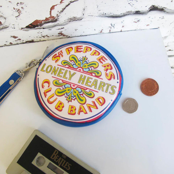Disaster design The Beatles Sgt. Pepper purse	
