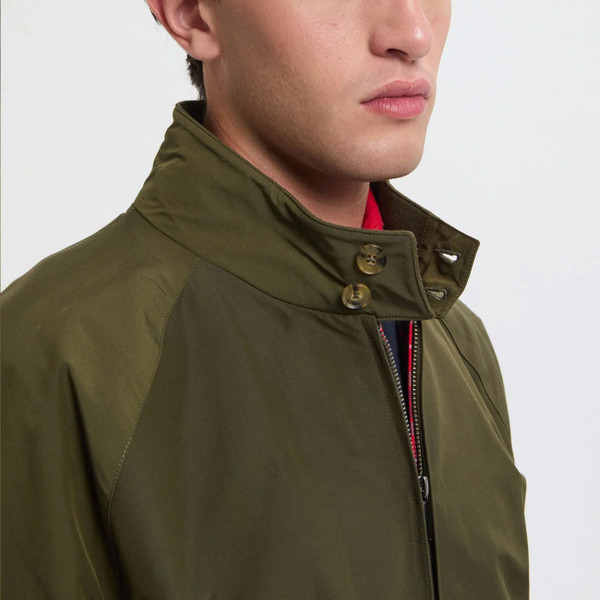Standing collar on Baracuta Mens G9 Original Mod Zip Harrington Jacket Beech Green