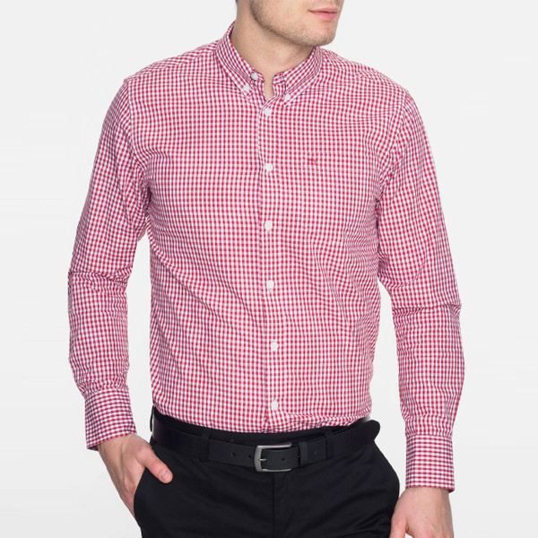 Man wearing Merc Japster Long Sleeve Mod 60s Gingham Shirt in Blood Red