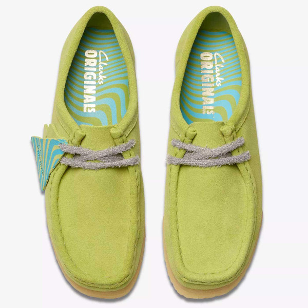 Clarks Originals Wallabee Retro Suede Shoes in Pale Lime 26175670