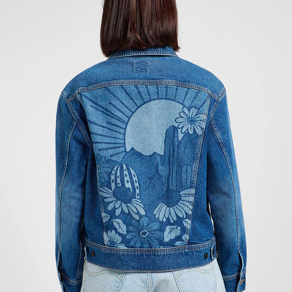 Lee Jeans Women's Loose Rider Relaxed Fit Retro Denim Jacket With Back Design