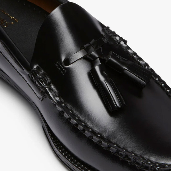 Mod Tassel front detail on GH Bass Larkin Easy Weejun Tassel Loafers in Black Leather & Rubber Sole