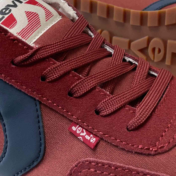 Levi's Stryder Men's Trainers in Bordeaux D77180013