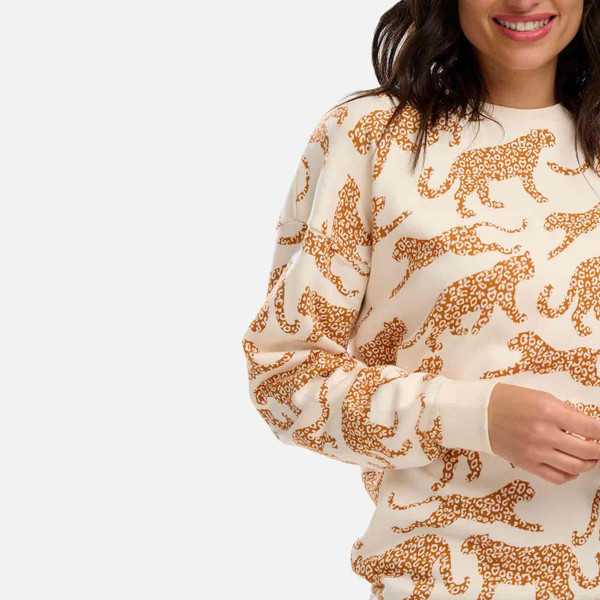 Sugarhill Eadie Relaxed Fit Retro 80s Leopard Print Sweatshirt in Cream SW0165