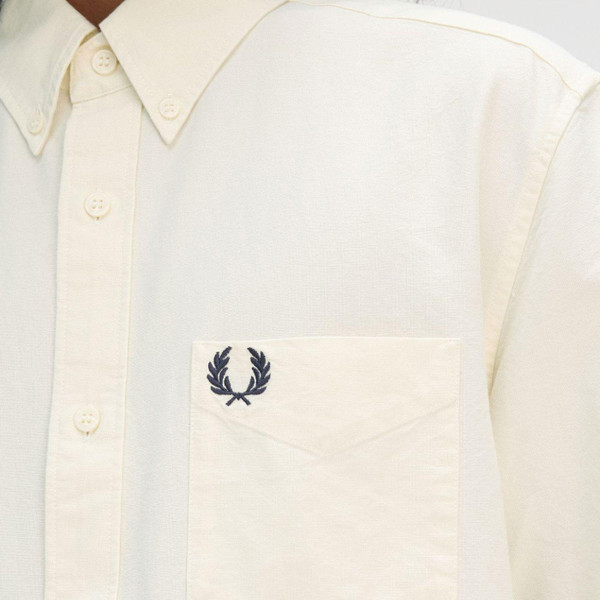 Pocket and collar on Fred Perry Mod Men's Button Down Short Sleeve Oxford Shirt in Ecru