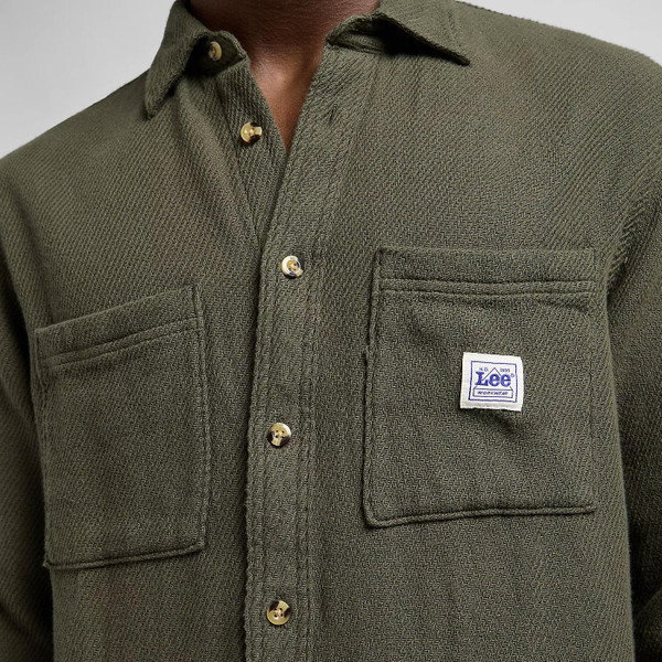 Lee Retro Relaxed Workwear Shirt 2 in Oak Moss 11237130 Close Up