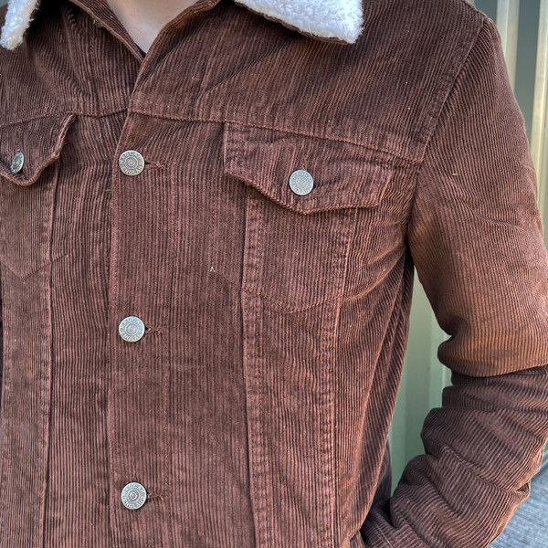 Front details on Madcap England Woburn Sherpa Collar Western Trucker Jacket in Cocoa
