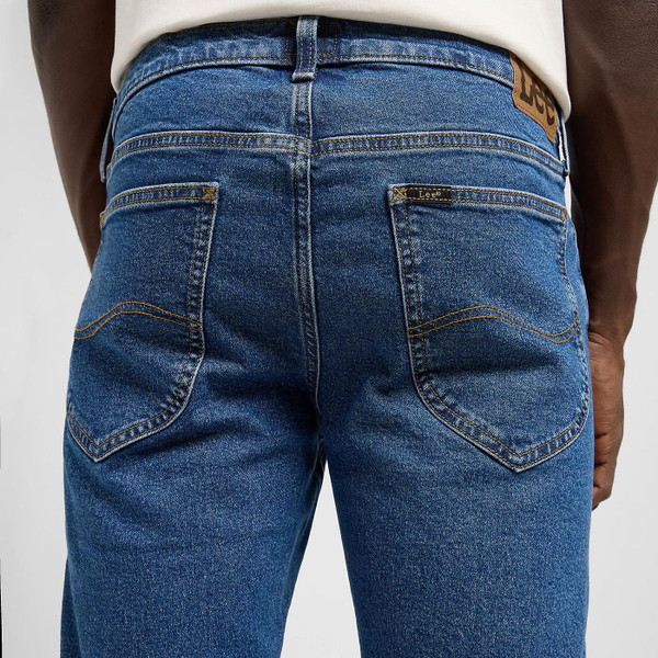 Lee Daren Zip Fly Regular Straight Jeans in Belmont Close Up