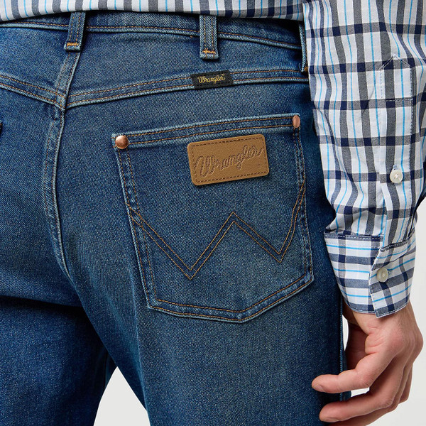 Wrangler Wrancher Retro Denim Bootcut Jeans in Old Habits Close Up Back