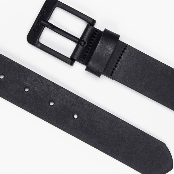 Levi's Free Tonal Buckle Leather Belt in Caviar Close Up