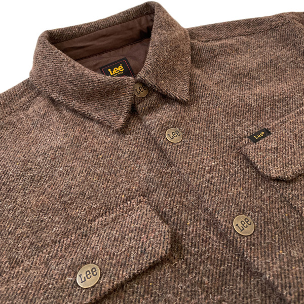 Lee Jeans Retro 70s Relaxed Wool Blend Overshirt in Brown Jaspe 112371313 Close up with collar fastened
