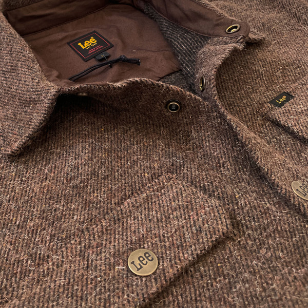 Lee Jeans Retro 70s Relaxed Wool Blend Overshirt in Brown Jaspe 112371313 Close up on fabric, pocket and collar