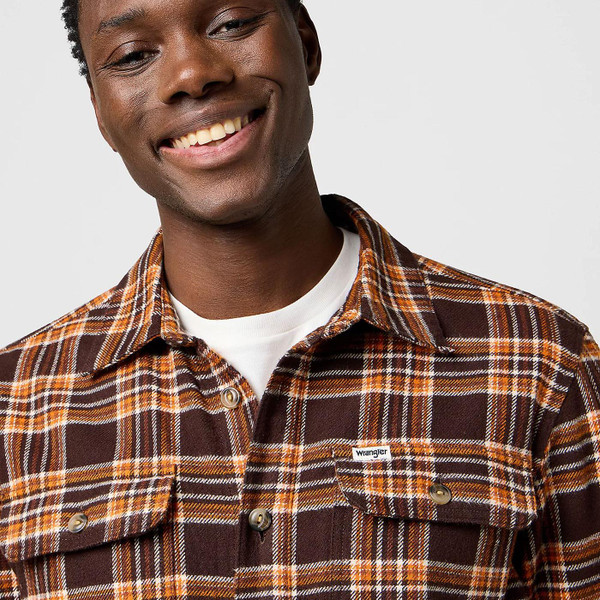 Close up picture of fabric and pockets on the Wrangler Retro 1970s Brushed Plaid Check Shirt in Deep Brown