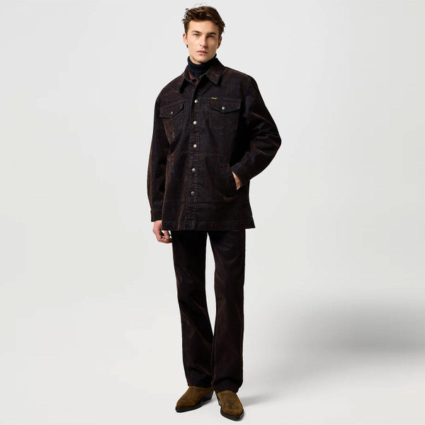 Wrangler retro 1970s Velvet Feel Relaxed Wrange Jacket in Mole Model Photo Full Length