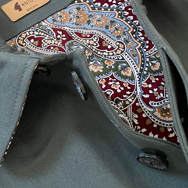 Close up on the lining of the Gabicci Vintage Houghton Men's Mod Mac Jacket in Ivy