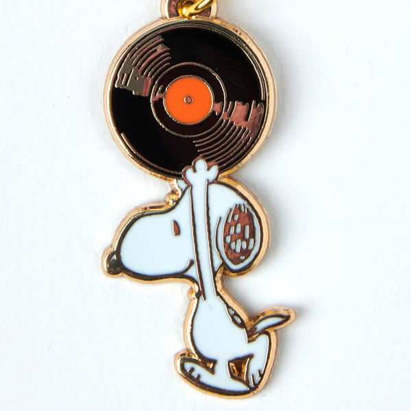 Snoopy holding vinyl record Magpie x Snoopy Worlds Best DJ Keyring
