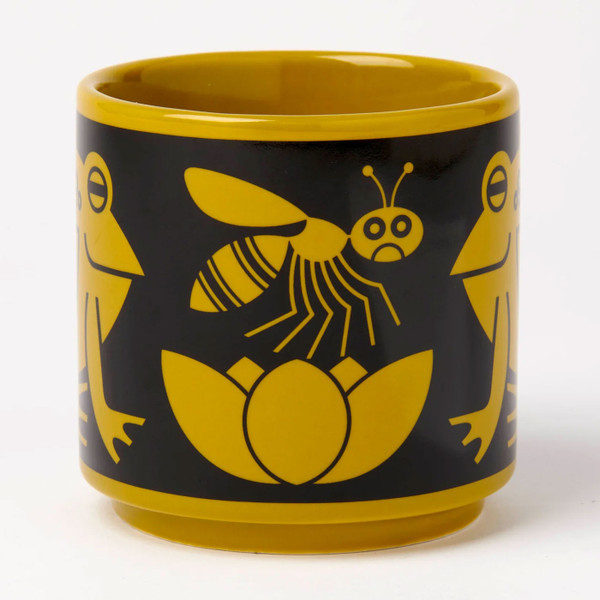 Fly design on Magpie x Hornsea Pottery Retro 70s Frog and Fly Mug