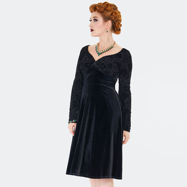 Elegant black velvet dress with pockets – Voodoo Vixen design