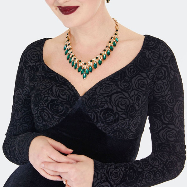 Voodoo Vixen black retro velvet swing dress – sweetheart neckline