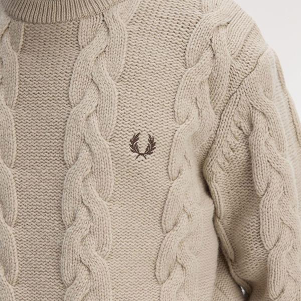 Fred Perry Retro Chunky Cable Knit Jumper in Warm Oat K8562 Z19 close up picture