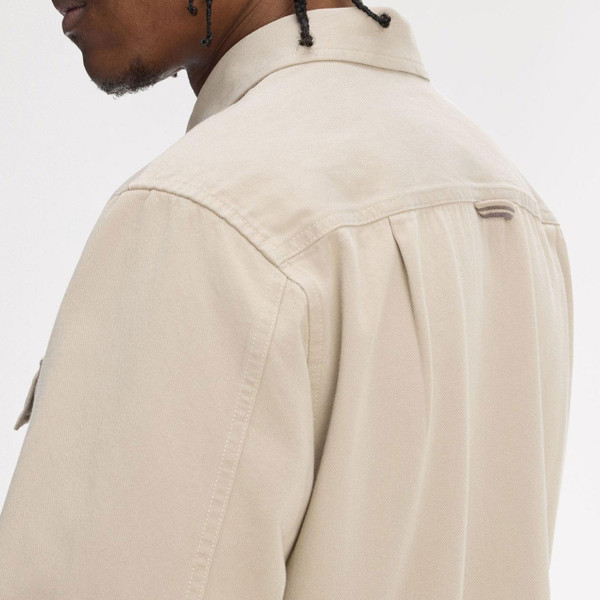 Fred Perry Men's Mod Zip Through Twill Overshirt in Warm Oat M9833 Z19 close up back