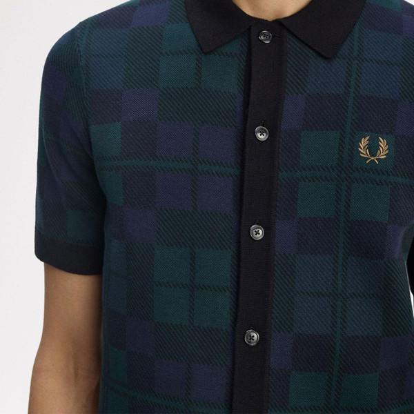 Fred Perry Retro Combed Cotton Blackwatch Tartan Shirt close up on collar and fabric Fred Perry Retro Combed Cotton Blackwatch Tartan Shirt close up on collar and fabric