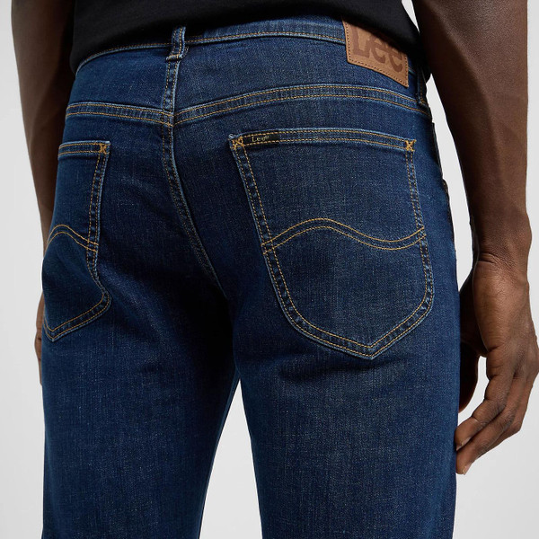 Detail - Back Pocket - Men's Daren Straight Jeans - Dark Ocean - Lee Jeans - Retro Denim Streetwear