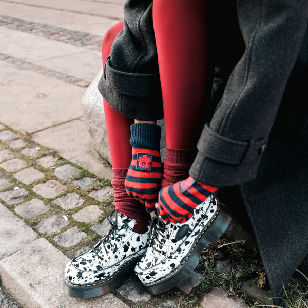 Model Wearing Dr Martens Buzz Dalmatian Hair On 5 Eyes Platform Shoes - Tying Lace