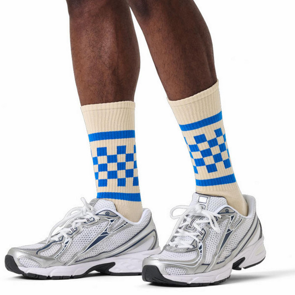 Man wearing Happy Socks Mens Checkerboard Stripe Sneaker Socks in Ecru/Blue P004735