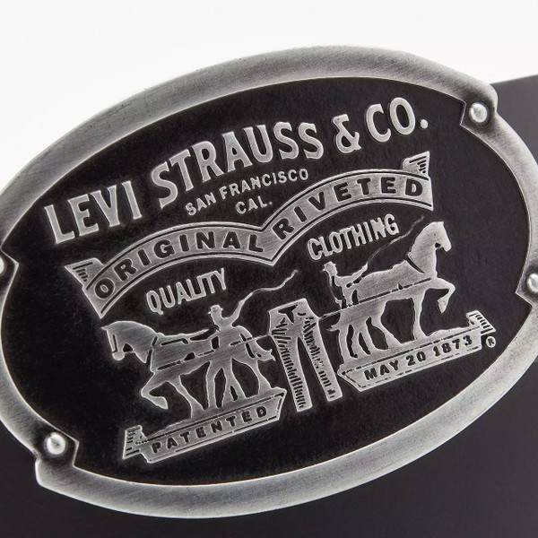 2 Horse Belt buckle on Levi's Billy Vintage Western Plaque Leather Belt in Black 38017-0046