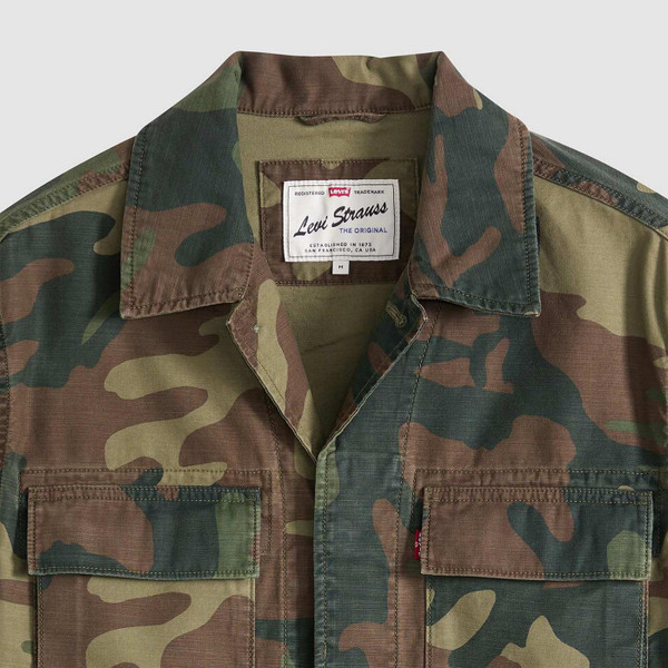 Levi's Frisko Men's Retro 70s Distressed camouflage Field Jacket - Men's Outerwear - Collar Detail