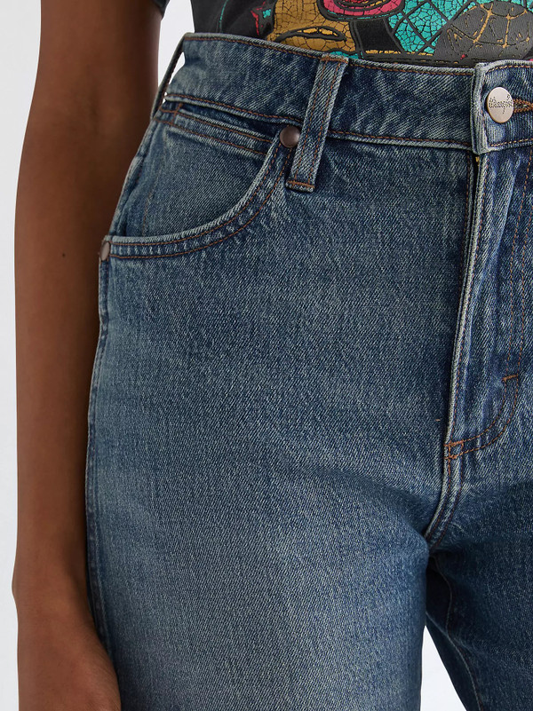 Wrangler Women's Relaxed 5 Inch Blue Denim Retro 70s Cowboy Shorts in Summer Haze - Front Pocket Close Up