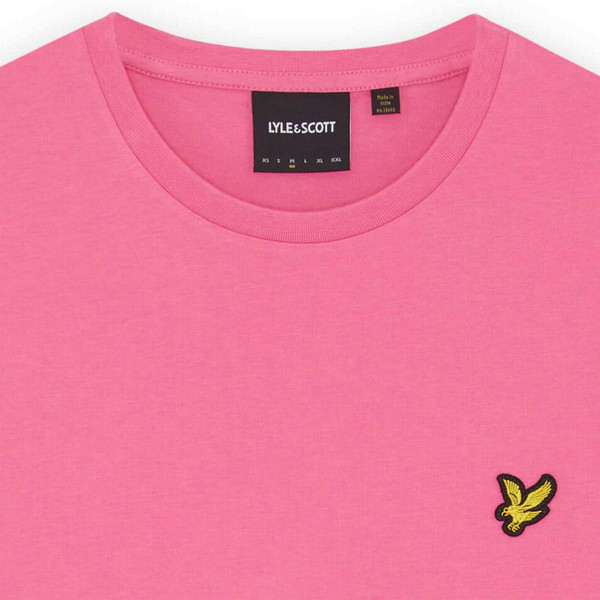 Lyle & Scott Men's Retro Plain Crew Neck T-shirt in Hot Pink - Collar Detail